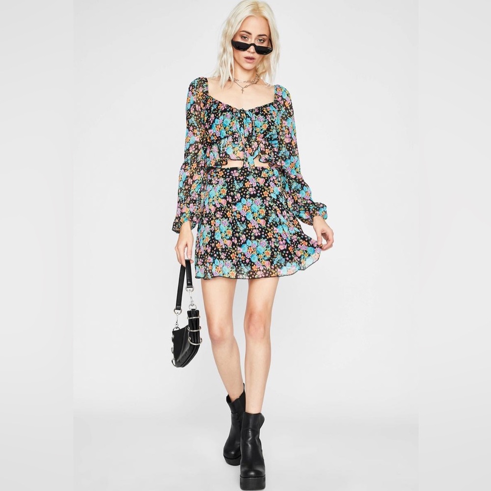 Fresh Like Flowers Mini Skirt and Long Sleeve Crop Top Set. Size XS - Picture 3 of 6